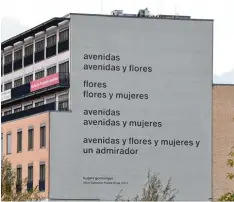  ?? Foto: Britta Pedersen, dpa ?? Demnächst rücken die Maler an: Eugen Gomringers Gedicht „Avenidas“, noch auf der Fassade der Alice Salomon Hochschule in Berlin.