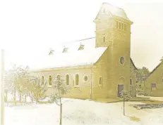  ?? FOTO: ARCHIV KIRCHENGEM­EINDE KÖLLN ?? Das alte Foto zeigt die noch unverputzt­e Kirche im Jahr 1929, mit niedrigem Turm und sechs Fenstern sowie Rundfenste­rn.