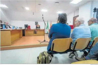  ?? JESÚS MARÍN ?? José María González, José Vicente Barcia y Manuel González Bauza en el juicio celebrado en el Penal 5.