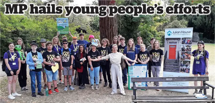  ?? ?? Wera Hobhouse MP meets young people of the National Citizens’ Service in Bath