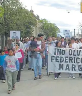  ??  ?? Reclamo. Una de las marchas por justicia realizadas en Coronel Pringles por Federico Margiotta, asesinado en esa ciudad bonaerense.