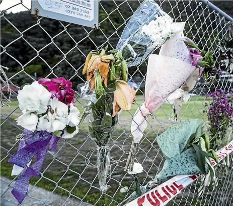  ?? CHRISTEL YARDLEY/STUFF ?? Flowers and cards for victims have been placed at the cordon fence in Whakata¯ne.