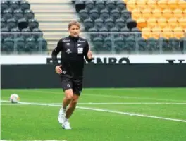  ?? FOTO: STEFFEN STENERSEN ?? Steffen Lie Skålevik løp for seg selv på trening torsdag. Han er usikker til kampen mot Strømmen.