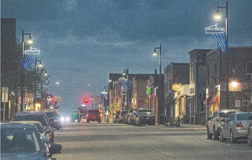  ?? RICK MADONIK/TORONTO STAR ?? A Gravenhurs­t street with recessed street lights. Mike Silver made a deal with an executive, though “not a lasting solution,” to curb lighting that limits star viewing.