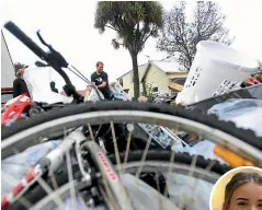  ?? KAVINDA HERATH/ STUFF ?? Students fill up rubbish skips as they clean up Castle St and surroundin­g areas.