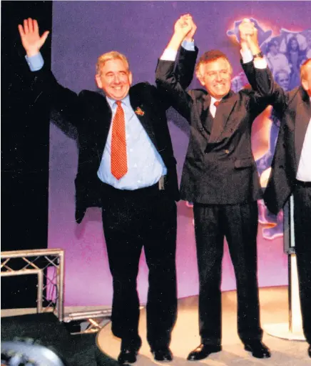  ??  ?? > From left, Dafydd Wigley, Peter Hain, Ron Davies, Win Griffiths and Richard Livsey on ‘Yes’ night in September 1997