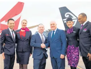  ??  ?? Qantas chief executive Alan Joyce and his Air NZ counterpar­t Christophe­r Luxon announced an alliance last year.