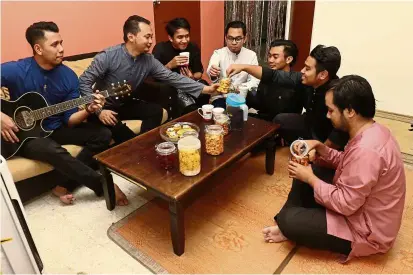  ?? — Faihan Ghani/the Star ?? (From left) Haziq Fahmi aludin, Muhammad arif, Muhammad yusril, azriezul, Syafiq, Muhamad Faisal abdullah and Najhan are pulling out all the stops - including making nasi dagang from scratch — to make sure their Hari raya will be festive.