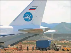  ?? TELAM ?? GIGANTE. El Antonov An-124 Ruslán llegó el viernes a Comodoro.