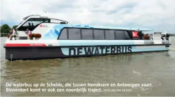  ?? FOTO KRISTOF PIETERS ?? De waterbus op de Schelde, die tussen Hemiksem en Antwerpen vaart. Binnenkort komt er ook een noordelijk traject.