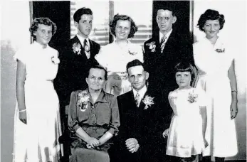  ??  ?? Above: Dietrich and Agatha celebratin­g their 25th wedding anniversar­y with their six children. Bottom left: Dietrich, Agatha and four of their children ready to bring their crop of peaches to market.