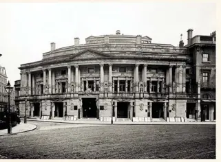  ??  ?? Faik Bey’in 3 Aralık 1894’te konser verdiği Londra’daki Queen’s Hall (altta) ve Faik Bey’in 25 Kasım 1895’te konser verdiği Bristol’daki Victoria Rooms (en altta).