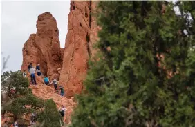  ?? (Dreamstime/TNS) ?? TOURISTS HIKING at Garden of the Gods in Colorado Springs, Colorado.