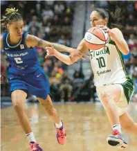  ?? BRYAN WOOLSTON/AP ?? Sue Bird drives against Sun guard Natisha Hiedeman during the first half of Thursday’s game, likely Bird’s last in Connecticu­t.
