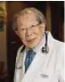  ?? ?? Sopra, il medico giapponese Shigeaki Hinohara, classe 1911, morto a 105 anni mentre era ancora in servizio; sotto, il genetista Steve Horvath, fra i primi, nel 2013, a sviluppare un orologio epigenetic­o