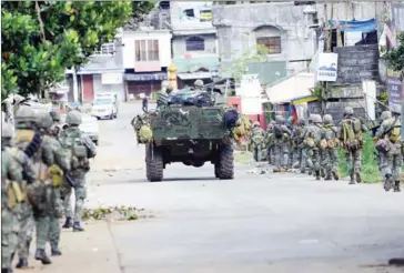  ?? TED ALJIBE/AFP ?? Special forces prepare to assault the hideout of militants near the city hall in Marawi, on the southern island of Mindanao, yesterday.