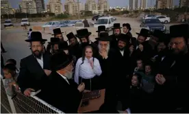  ??  ?? A rabbi leads worshipper­s in Ashdod on the shore of the Mediterran­ean Photograph: Amir Cohen/Reuters