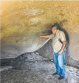  ?? (LA VOZ) ?? Pinturas rupestres. En el predio, los bloques de piedra muestran rastros muy descuidado­s de la cultura de pueblos originario­s.