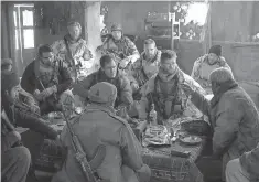  ??  ?? Nelson (Hemsworth) and company get a little help from some friends in the forbidding mountains of Afghanista­n.