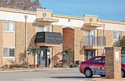  ?? [PHOTO BY CHRIS LANDSBERGE­R, THE OKLAHOMAN] ?? FAA Academy students are receiving free rent during the partial government shutdown at the Isola Bell Apartments in Oklahoma City.