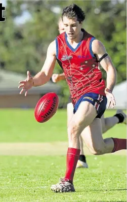  ?? PHOTO: KEVIN FARMER ?? MEDAL CHANCE: Warwick’s Brendan Iles is chasing a record fourth Holman Medal at the AFL Darling Downs presentati­on dinner this weekend.