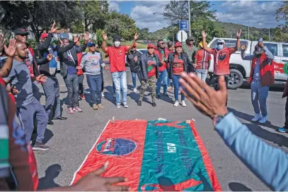  ?? Picture: Jacques Nelles ?? WEEK 4. Nehawu members protest the firing of shop stewards at Unisa main campus in Sunnyside, Pretoria.