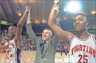  ?? [AP PHOTO/DOUG MILLS] ?? Illinois head coach Lou Henson walks from the court hand-in-hand with players Nick Anderson, left, and Kenny Battle following their 83-69 victory over Louisville in the NCAA tournament in 1989. Henson, a native of Okay, is being inducted into the Oklahoma Sports Hall of Fame.