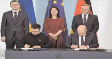  ?? ?? BERLIN
Ukraine’s President Volodymyr Zelensky signed a security deal with Germany on Friday in Berlin, hailed by Chancellor Olaf Scholz as a “historic step” amid Kyiv’s raging battles against Russia. -AFP