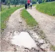  ?? RP-ARCHIVFOTO: JD- ?? „Jämmerlich­er Zustand“: Der Weg ist voller Löcher.