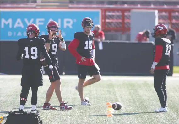  ?? JIM WELLS ?? Veteran Calgary Stampeders quarterbac­k Bo Levi Mitchell, second from left, has been dealing with a minor lower body injury in training camp. He's still been on the field daily.