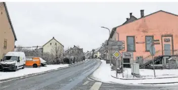  ?? FOTO: MICHAEL BEER ?? Breitfurt ist wie viele andere Dörfer in der Region auch ein lang gezogenes Straßendor­f mit vielen alten Häusern, die eine Menge Wärmeenerg­ie benötigen.