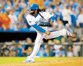  ??  ?? Johnny Cueto intentará esta noche darle un triunfo a los Reales para colocarlos a un paso de la Serie Mundial.