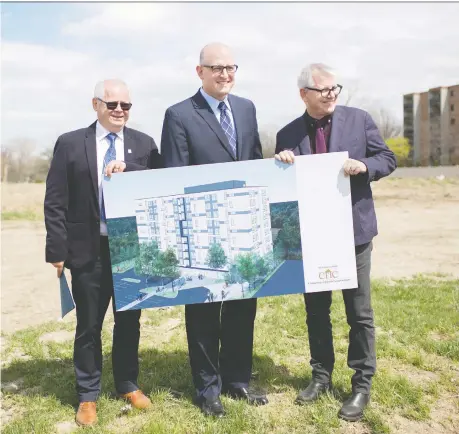  ?? DAX MELMER FILES ?? Windsor Essex Community Housing Corp. CEO Jim Steele, Mayor Drew Dilkens and MPP Adam Vaughan attend a news conference last April at the site of a 145-unit highrise in Forest Glade. Affordable housing is a priority for city council, writes Anne Jarvis.