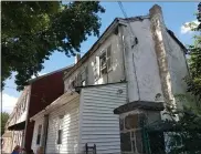  ?? SUBMITTED PHOTO ?? The building that sat at 417Chestnu­t St. in Pottstown before being knocked down.