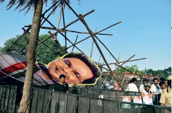  ?? PTI ?? BATTLE READY? A cutout of Siddaramai­ah at a Bengaluru rally addressed by Congress president Rahul Gandhi