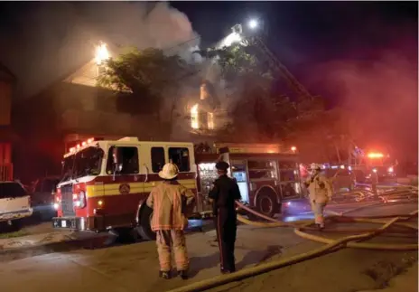  ?? ANDREW COLLINS ?? Three people were killed in a house fire in a North Hamilton neighbourh­ood Saturday morning. The fire also spread to the neighbouri­ng house.