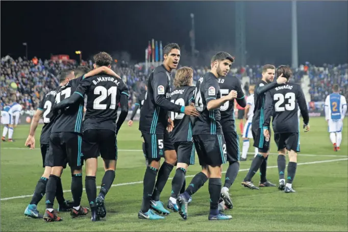  ??  ?? UN GOL DE ORO. El golazo que metió Asensio en el minuto 89 puede valer un pase para las semifinale­s de Copa. El mallorquín apenas había aparecido, pero su gol fue brutal.