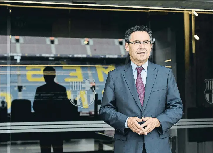  ?? ÀLEX GARCIA ?? Josep Maria Bartomeu, ayer junto al palco del Camp Nou durante la entrevista