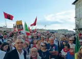  ??  ?? Il presidente Enrico Rossi alla manifestaz­ione anti razzista