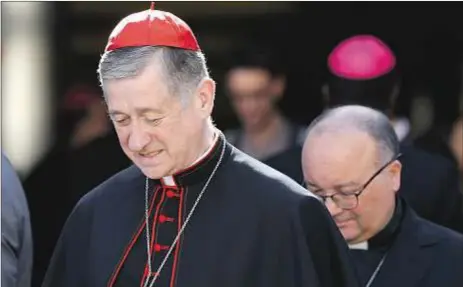  ??  ?? El cardenal Blase J. Cupich y el arzobispo Charles J. Scicluna, en el Vaticano, el pasado 18 de octubre
