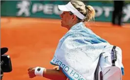  ??  ?? Abgang bei den French Open: Angelique Kerber war nach nur  Spielminut­en als Weltrangli­stenerste ausgeschie­den. Foto: dpa