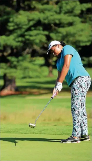  ?? PHOTOS BY TANIA BARRICKLO — DAILY FREEMAN ?? Amber Pennington putts during Friday's opening round of the Ulster County Women's Golf Associatio­n tournament at Woodstock Golf Club.