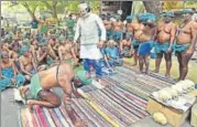  ?? MOHD ZAKIR/HT ?? The farmers have taken to innovative ways of protest, including a mock flogging by a man dressed as the PM.