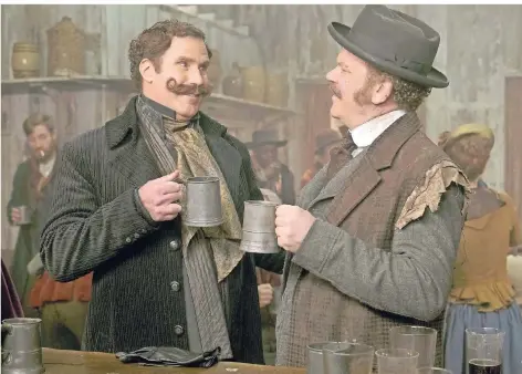  ?? FOTO: DPA ?? Sherlock Holmes (Will Ferrell, l.) und Watson (John C. Reilly) lassen sich in Etan Cohens Verfilmung des berühmten Detektiv-Stoffes ordentlich gehen.