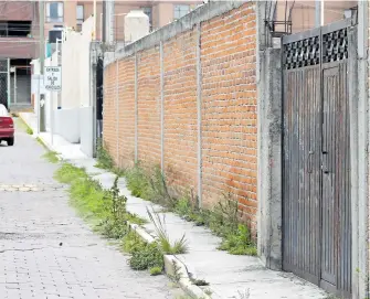  ?? /FRANCISCO H. REYES ?? Vecinos del barrio de Exquitla, en Zacatelco, acusan que la escuela canina opera en malas condicione­s