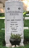  ??  ?? THE TOMBSTONE in Jerusalem of Christian Zionist Rev. John Stanley Grauel, a Hagana agent who was on board the ‘Exodus.’