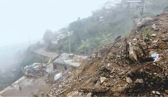  ??  ?? Afectacion­es en las comunidade­s de la sierra sur de Oaxaca.