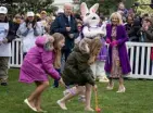  ?? Andrew Harnik, The AP ?? President Joe Biden and first lady Jill Biden watch a race during the White House Easter Egg Roll on Monday.