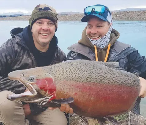  ?? Picture: Trevor Holmes ?? Ash Rawlings and Graham Edridge with Ash’s 11.8kg rainbow trout from New Zealand.