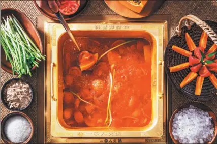  ?? PHOTOS PROVIDED TO CHINA DAILY ?? Tomato and papaya hotpot at Yi Jia Ren restaurant in Beijing.